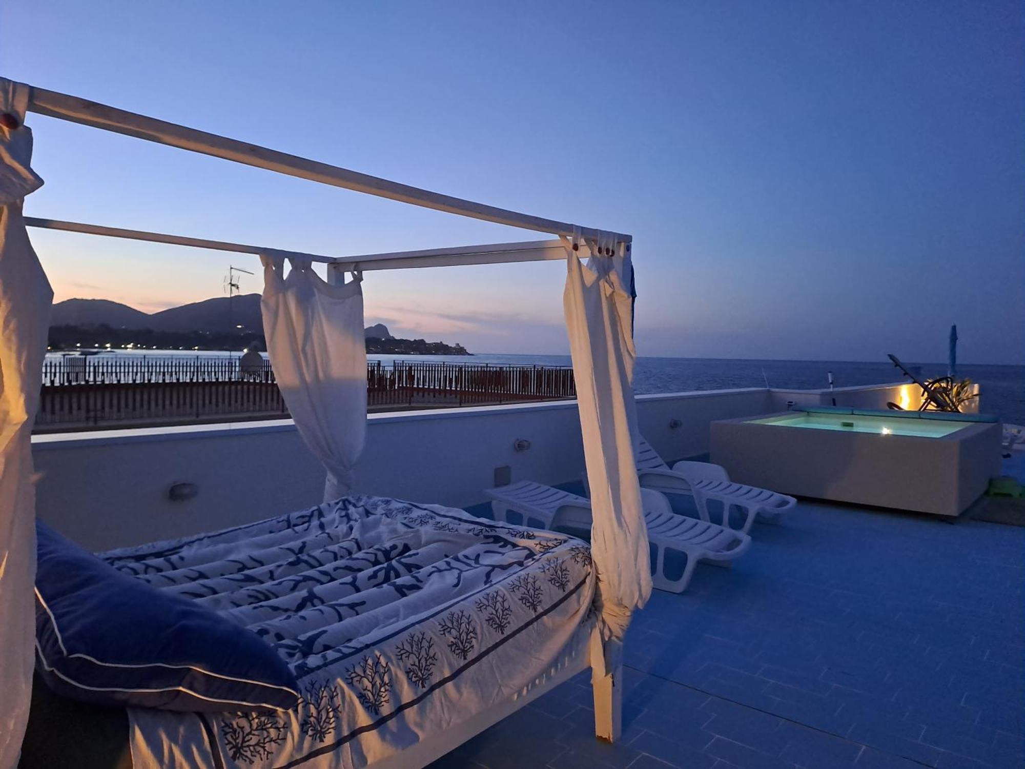 Blue Life, Sea-Luxury Rooms On The Beach Between Palermo And Cefalu' Casteldaccia Exterior foto