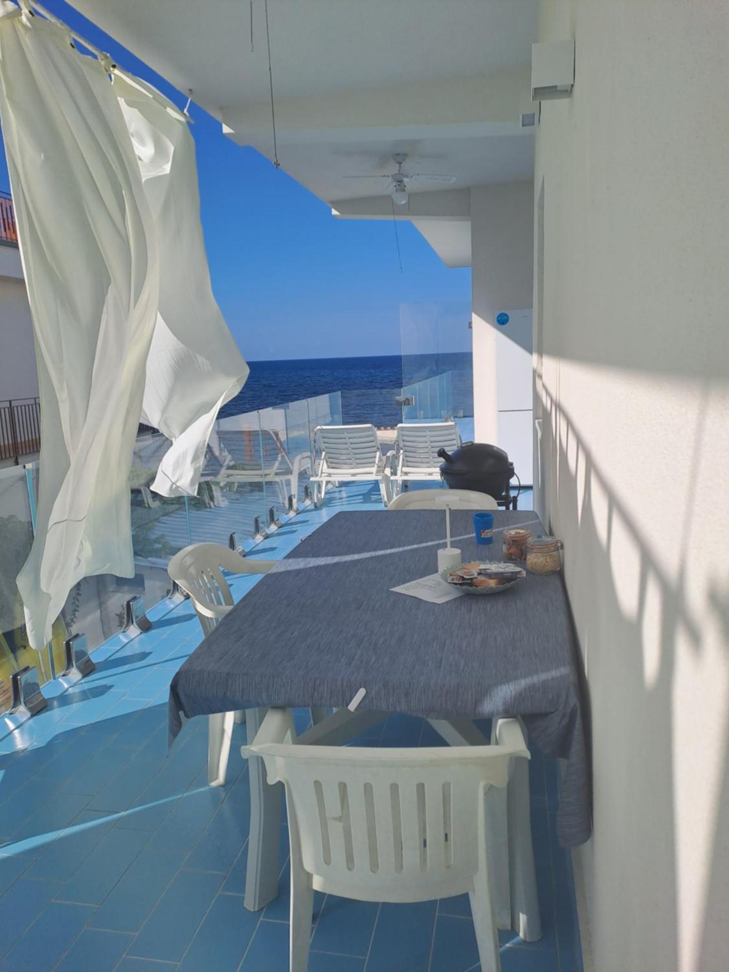 Blue Life, Sea-Luxury Rooms On The Beach Between Palermo And Cefalu' Casteldaccia Exterior foto